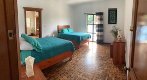 3 bedrooms, desk, iron/ironing board, free WiFi - Exceptional house within colonial Oaxaca, wonderful roof terrace, 3 bedrooms. (Oaxaca de Juárez)