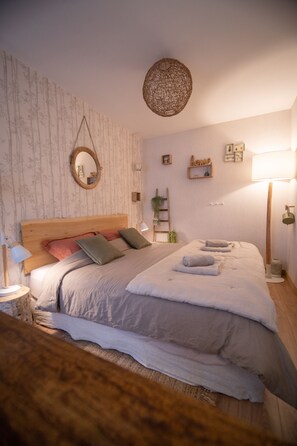 6 habitaciones, tabla de planchar con plancha y cuna de viaje 