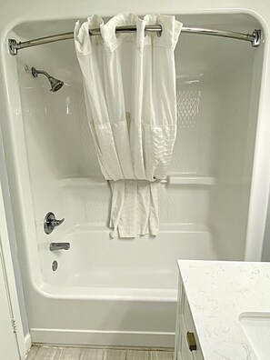 Combined shower/tub, hair dryer, towels, shampoo