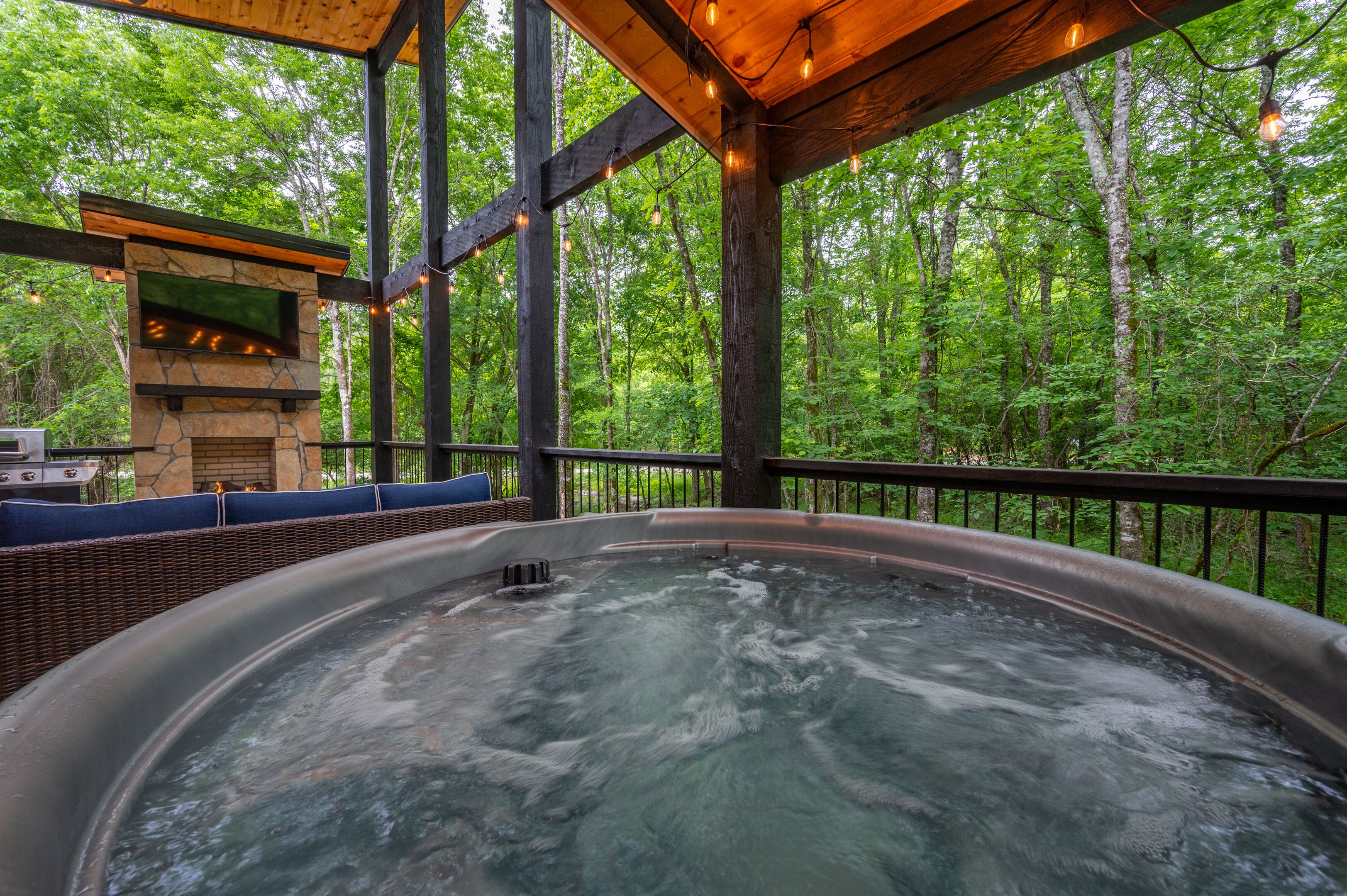 Outdoor spa tub