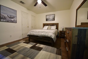 3 habitaciones, tabla de planchar con plancha, wifi y ropa de cama