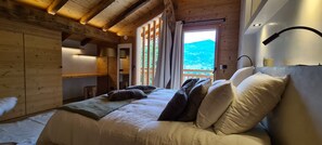 6 slaapkamers, een kluis op de kamer, een bureau