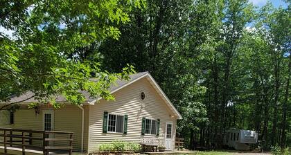 Cabin on a small lake, remote feeling, close to Duluth, ATV Snowmobile hiking