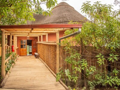 Ingagi Park View Lodge  UNIT 8