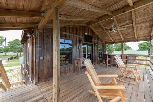 The Stablehouse at Copperas Creek - A Fully Renovated Relaxing Retreat