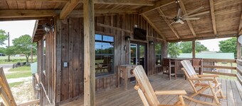 The Stablehouse at Copperas Creek - A Fully Renovated Relaxing Retreat