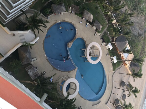 Outdoor pool, a heated pool - Paraíso Mazatlan the comfort that you and your family need (Quintas del Mar)