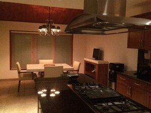 Dining - Comfortable Bedroom 2, King size bed, closet, private bathroom and Smart TV 50" (Atizapan de Zarozagoza)