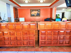 Quầy tiếp tân