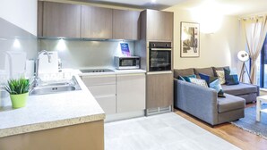 Unclassified image, 3 of 16, button - Tudors eSuites City Centre Houses with Garden (Birmingham)