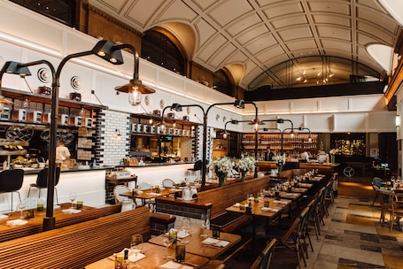 5 restaurants, breakfast, lunch, dinner served; Vietnamese cuisine