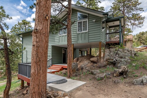 Rocky Retreat: Relax in hot tub, 2.7 mi to RMNP, walking distance to town, #3370