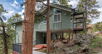 Rocky Retreat: Relax in hot tub, 2.7 mi to RMNP, walking distance to town, #3370