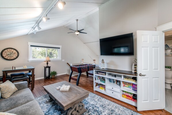 Smart TV, table football, books - Rocky Retreat: Relax in hot tub, 2.7 mi to RMNP, walking distance to town, #3370 (Estes Park)