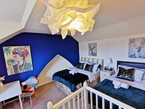 3 bedrooms, desk, soundproofing, iron/ironing board - ★Summer Lane House★Cozy Home In Barnsley Centre (Barnsley)