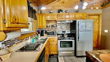 Køleskab, mikrobølgeovn, ovn, kogeplade