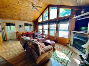 Smart TV y chimenea