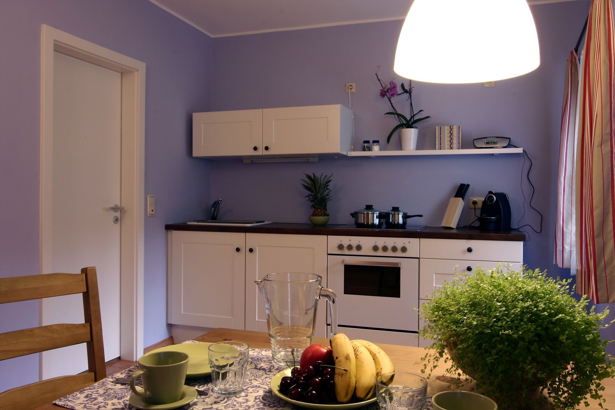 Réfrigérateur, four, plaque de cuisson, cafetière/bouilloire