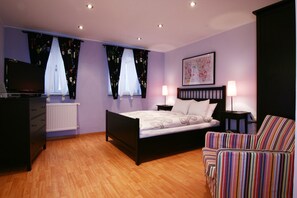 1 bedroom, internet, bed sheets