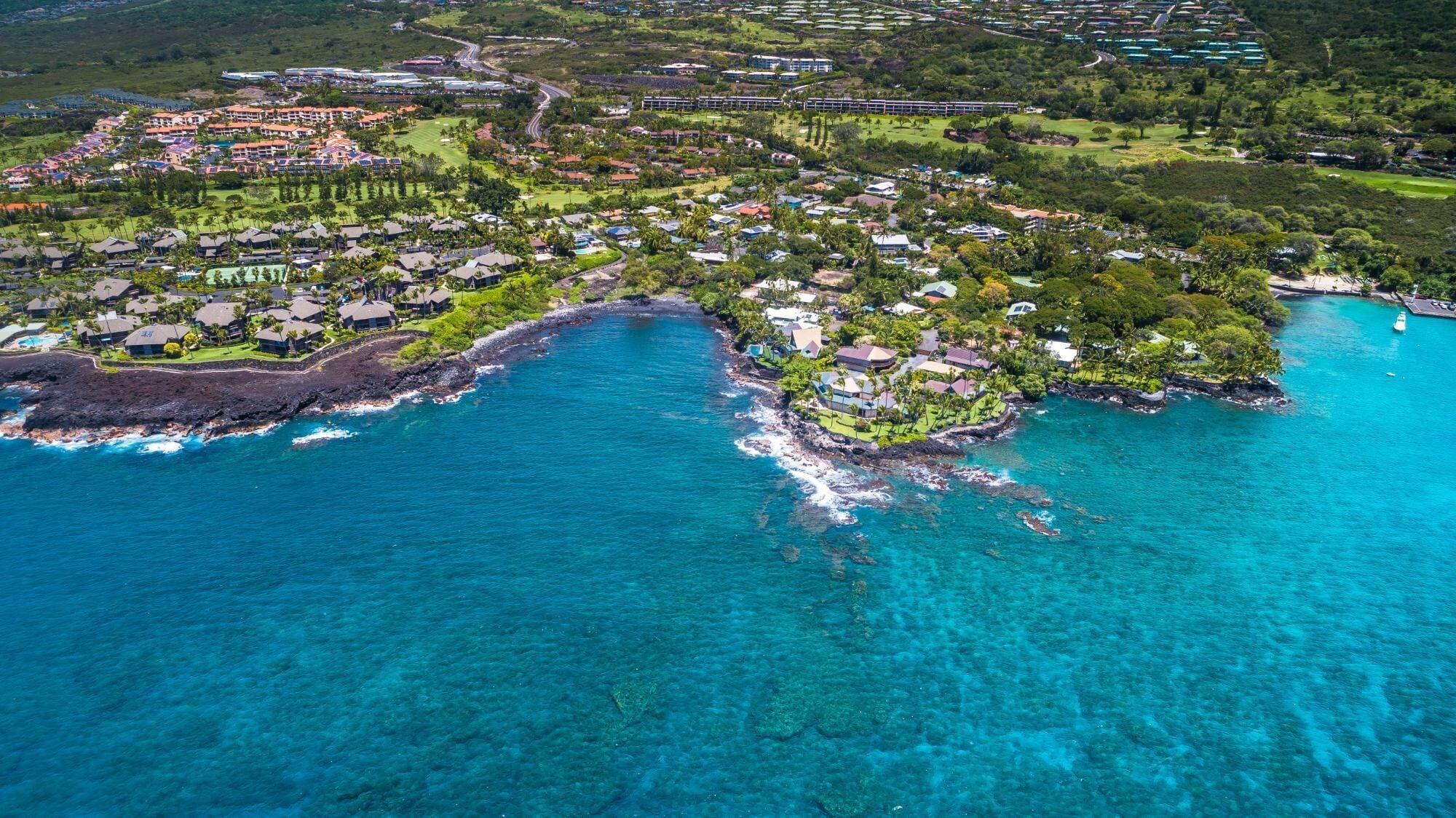 Kailua-Kona -2 bedroom resort condo - near downtown