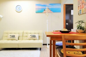Apartment (102) | Living area