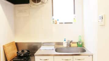 Apartment (102) | Private kitchenette | Fridge, microwave, stovetop, electric kettle