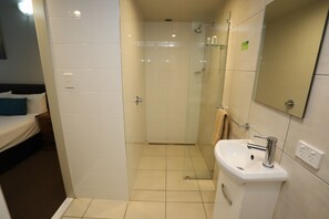 Kostenlose Toilettenartikel, Haartrockner, Handtücher, Seife