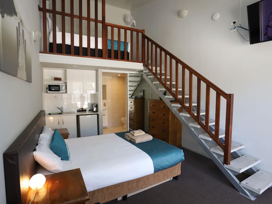 Muebles diferentes y sistema de insonorización