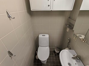 Unclassified image, 2 of 18, button - Hankipolku 7b / ukuli by Interhome (Ylläsjärvi)