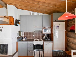 Fridge, microwave, dishwasher, cookware/dishes/utensils - Hankipolku 7b / ukuli by Interhome (Ylläsjärvi)