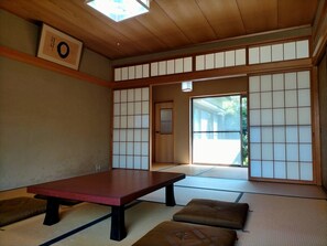 Family Room, Garden View | Free WiFi