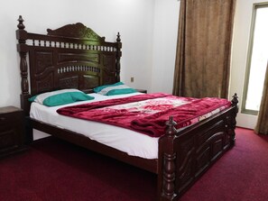 Executive Room | Individually furnished, desk, blackout drapes, iron/ironing board - Pine View hotel and Restaurant (Balakot)