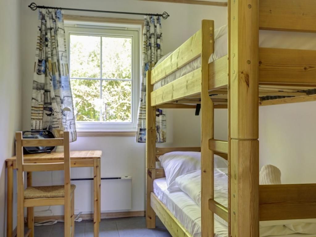 2 habitaciones, tabla de planchar con plancha, cuna de viaje y wifi 