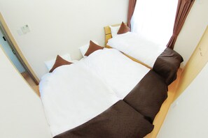 Desk, iron/ironing board, free WiFi - I.ECOⅢguest house (Niigata)