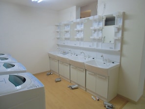 Habitación triple, baño compartido (Double Bed) | Baño compartido