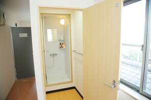 Bathroom shower - I.ECOⅢguest house (Niigata)