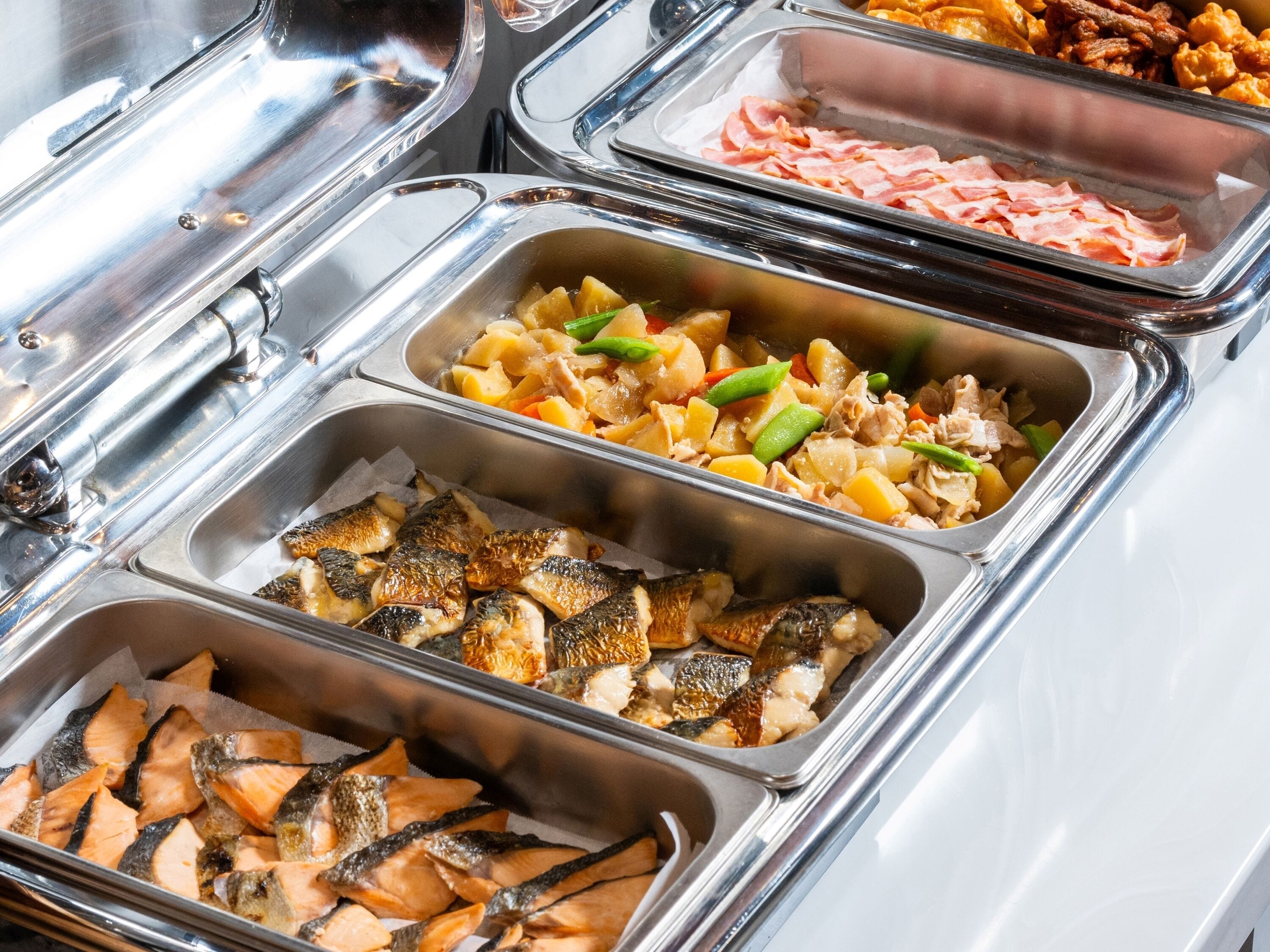 daily buffet breakfast (jpy 1700 per person)