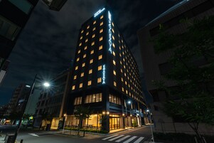 住宿正面 - 傍晚/夜晚