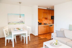 Unclassified image, 4 of 16, button