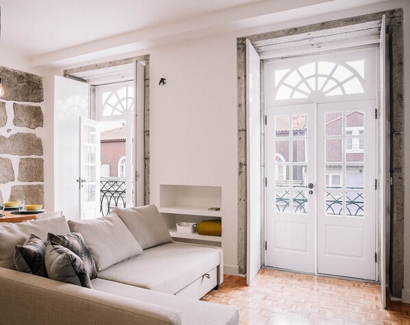 Studio, Balcony (2) | Living area | Flat-screen TV