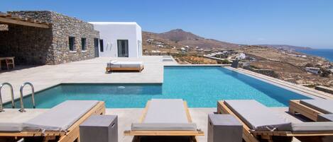 Outdoor pool, an infinity pool