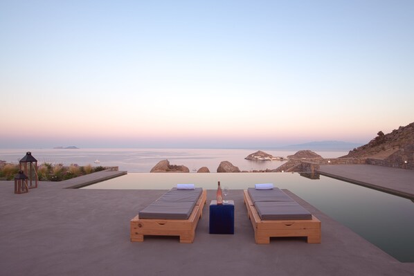 Outdoor pool, an infinity pool