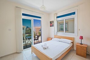 3 chambres, fer et planche à repasser, Wi-Fi gratuit, draps fournis