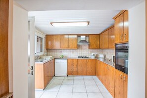 Kühlschrank, Ofen, Herdplatte, Geschirrspüler