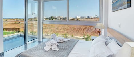 3 室のベッドルーム、アイロン / アイロン台、WiFi (無料)、ベッドシーツ