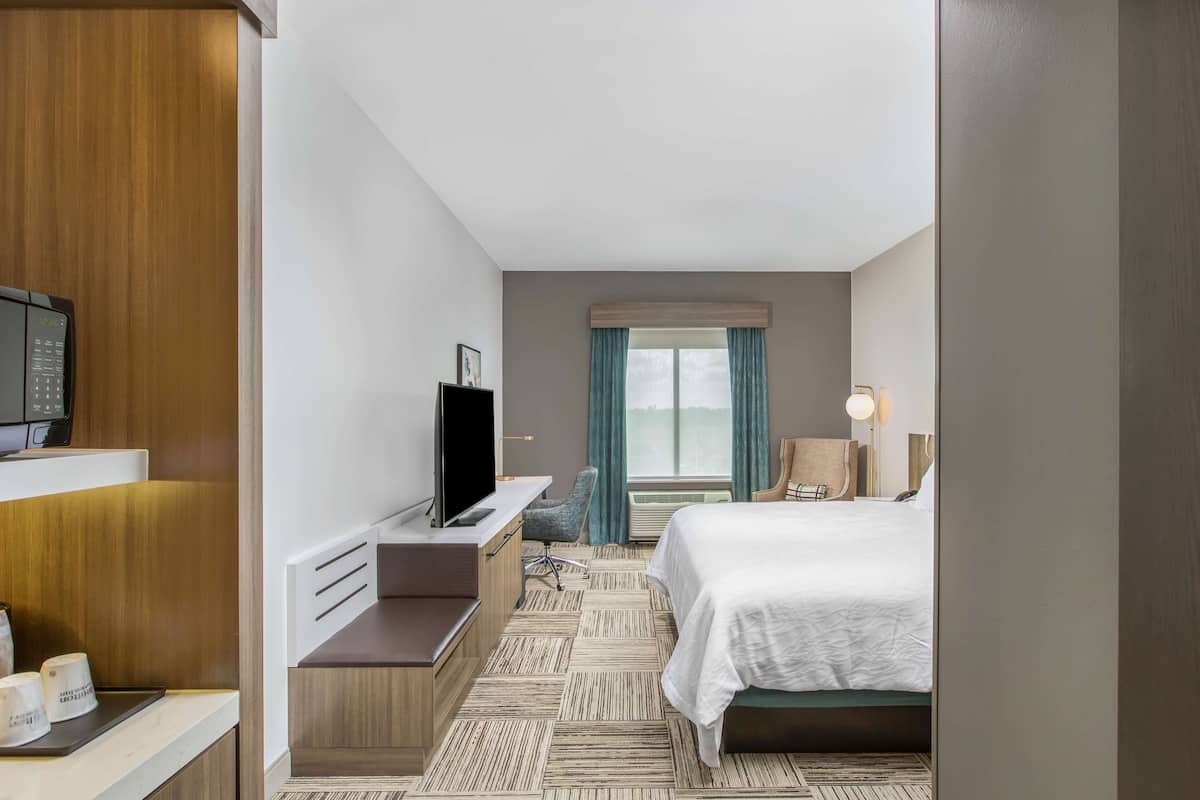 junior suite, 1 king bed | soundproofing, iron/ironing board, free wifi, bed sheets