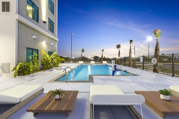 Sæsonbestemt udendørs pool