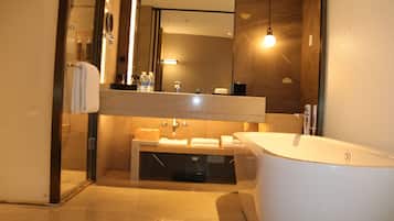 Premium bedding, minibar, desk, iron/ironing board