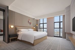 Premium bedding, minibar, desk, iron/ironing board - Four Points by Sheraton Guiyang, Huaxi (Guiyang)