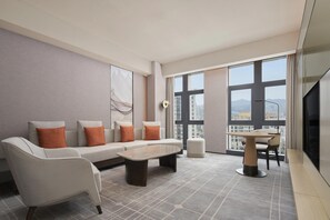 55-inch flat-screen TV with cable channels, TV - Four Points by Sheraton Guiyang, Huaxi (Guiyang)